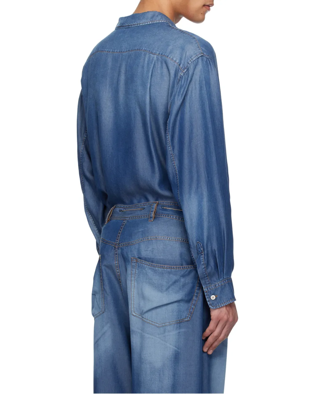 Long-Sleeved Buttoned Shirt