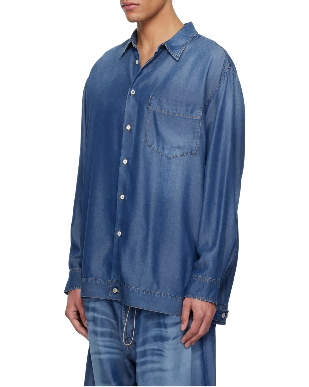 Long-Sleeved Buttoned Shirt