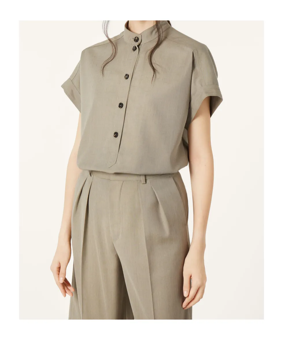 Short-Sleeved Buttoned Top