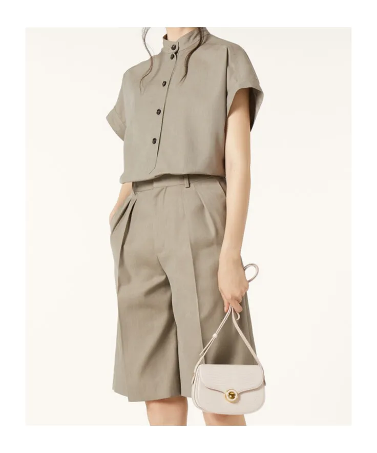 Short-Sleeved Buttoned Top