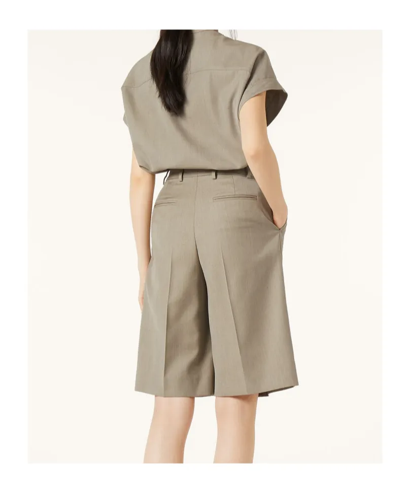 Short-Sleeved Buttoned Top