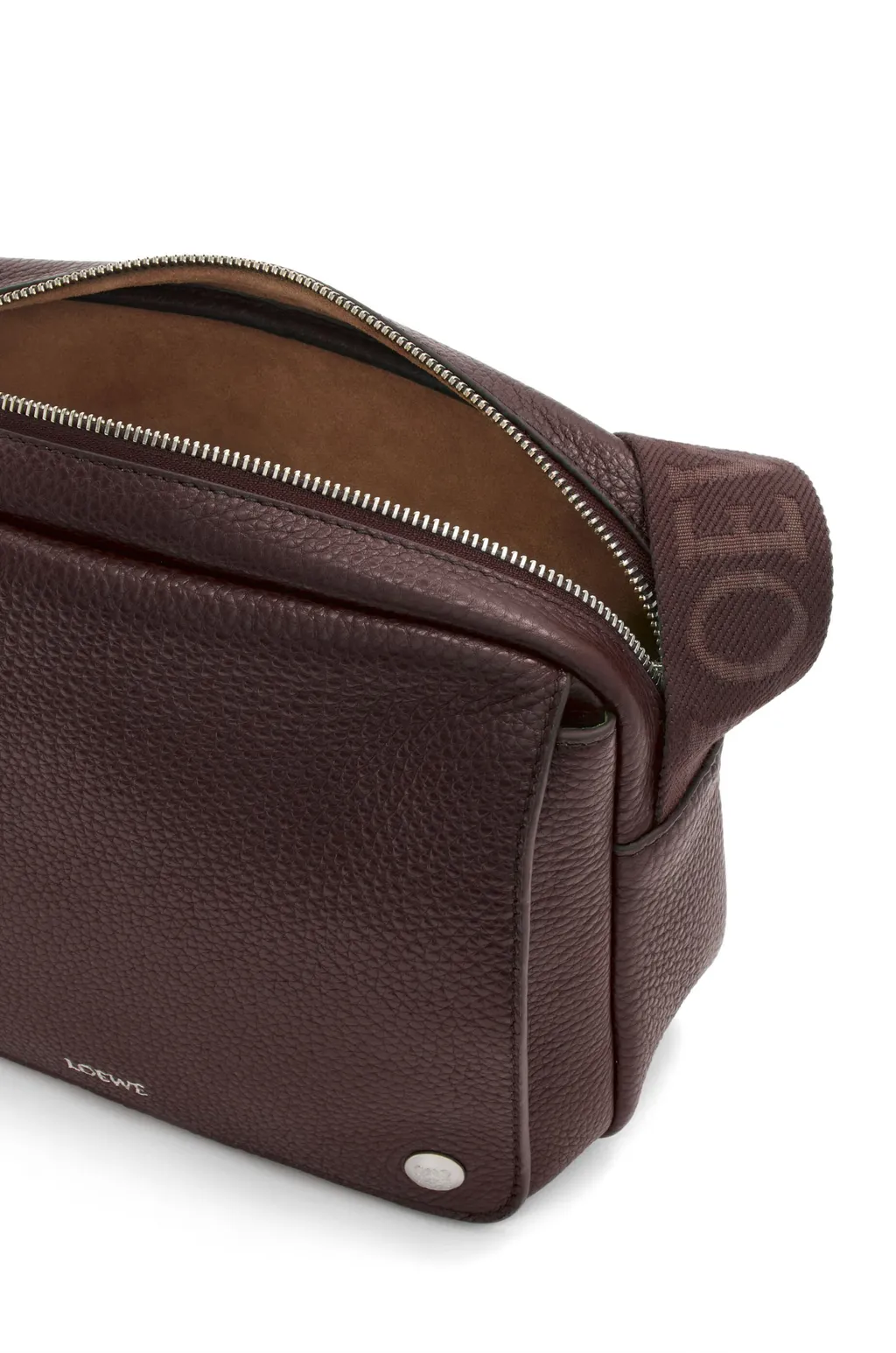 Medium Pebble Messenger Bag