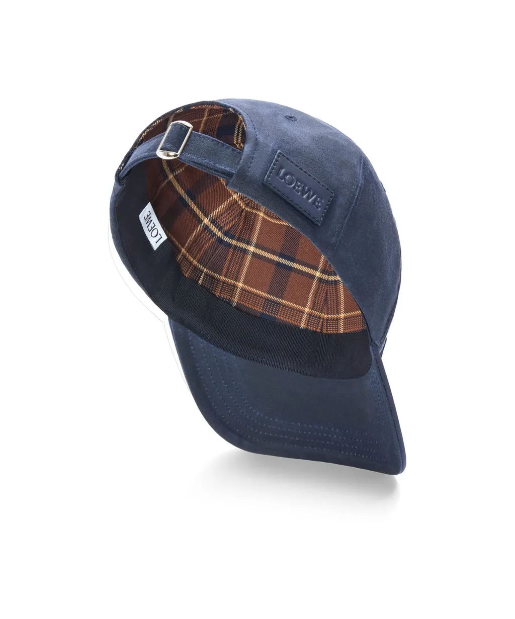 Cap In Waxed Canvas