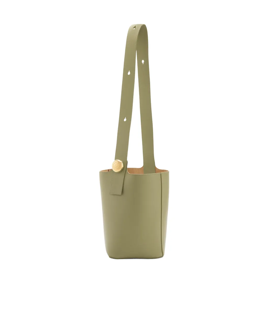 Medium Pebble Bucket In Mellow Calfskin