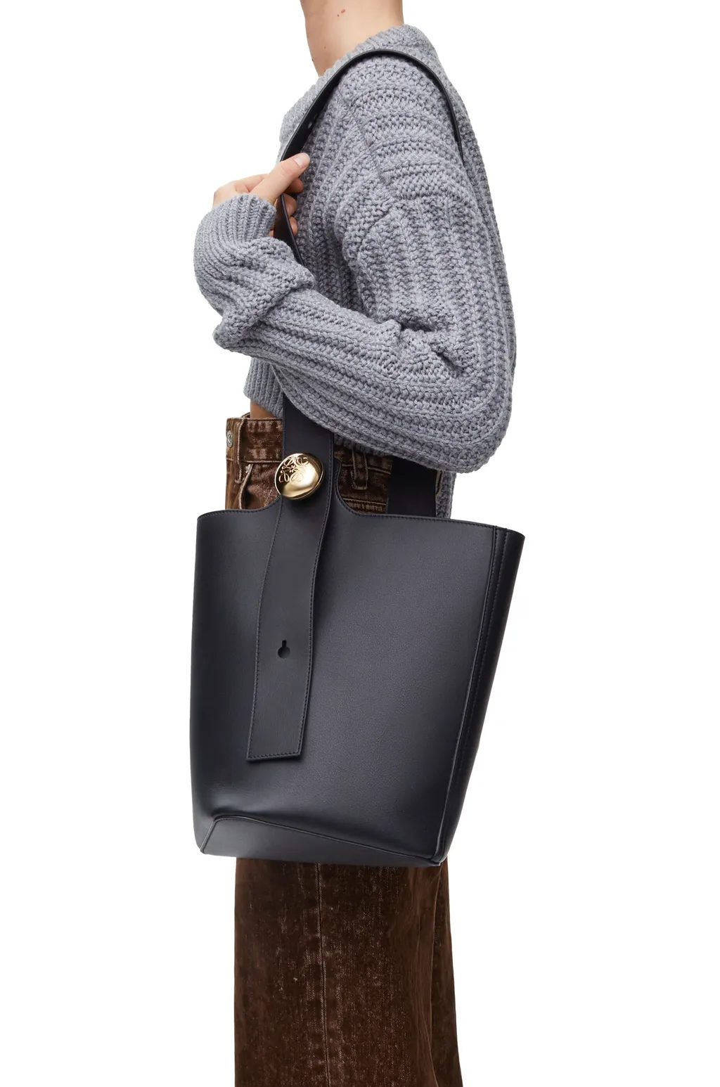 Medium Pebble Bucket Bag