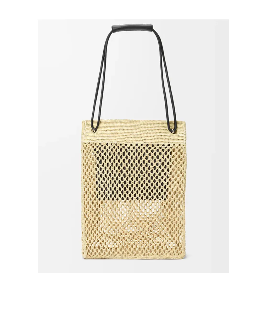 Pebble Hobo In Raffia