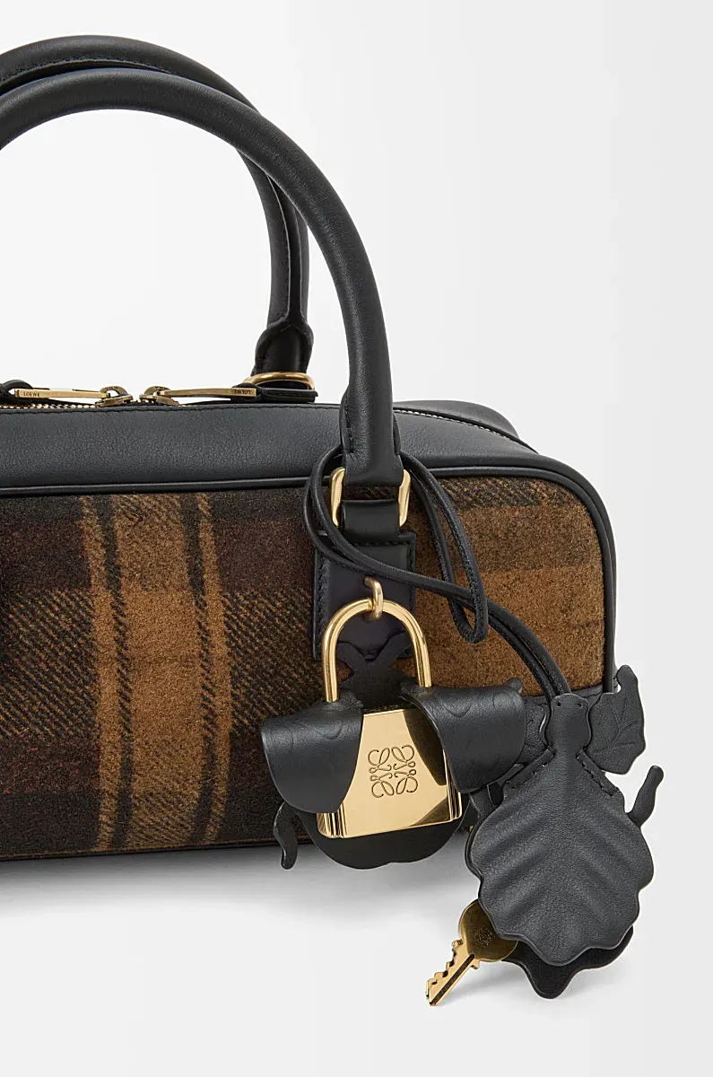 Amazona Shoulder Bag