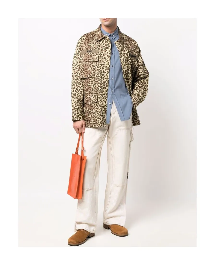 Long-Sleeved Buttoned Shirt