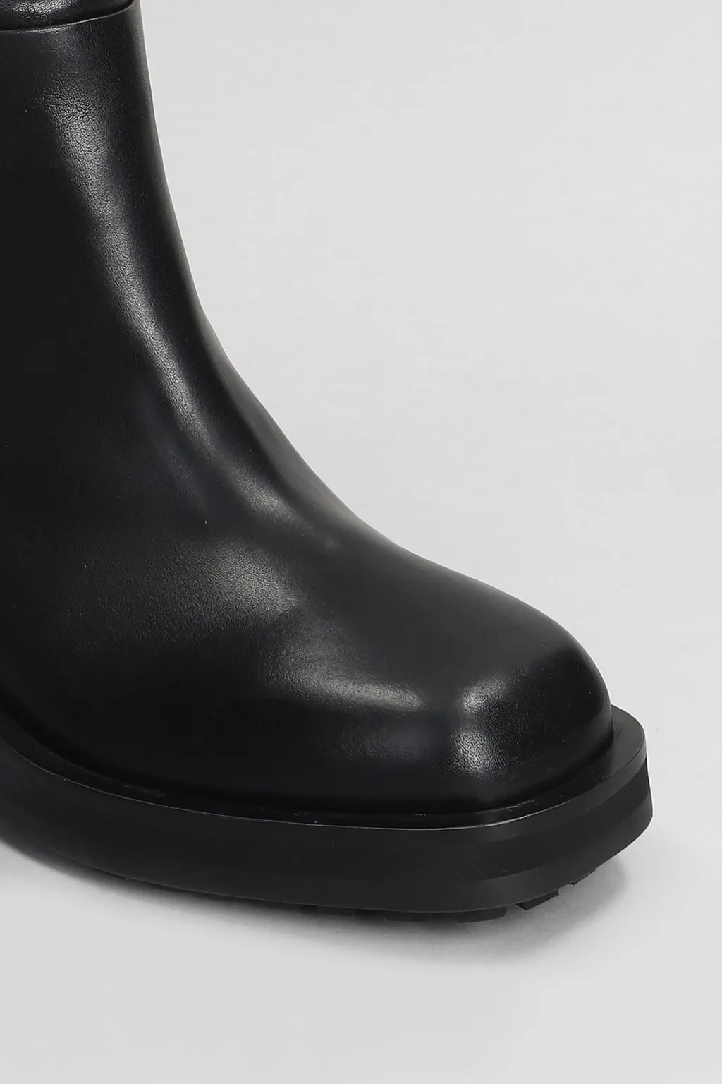 Square-Toed Short Boots