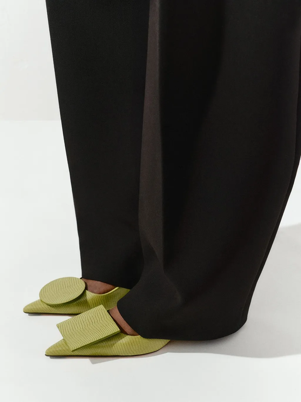 The Low Duelo Slingbacks