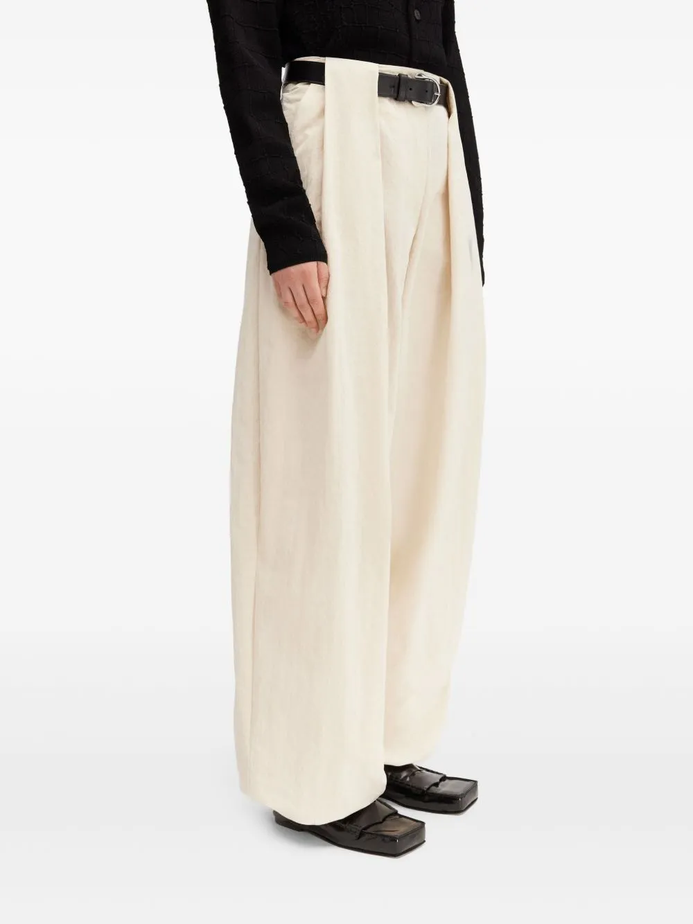 The Melao Pleat Detailed Pants