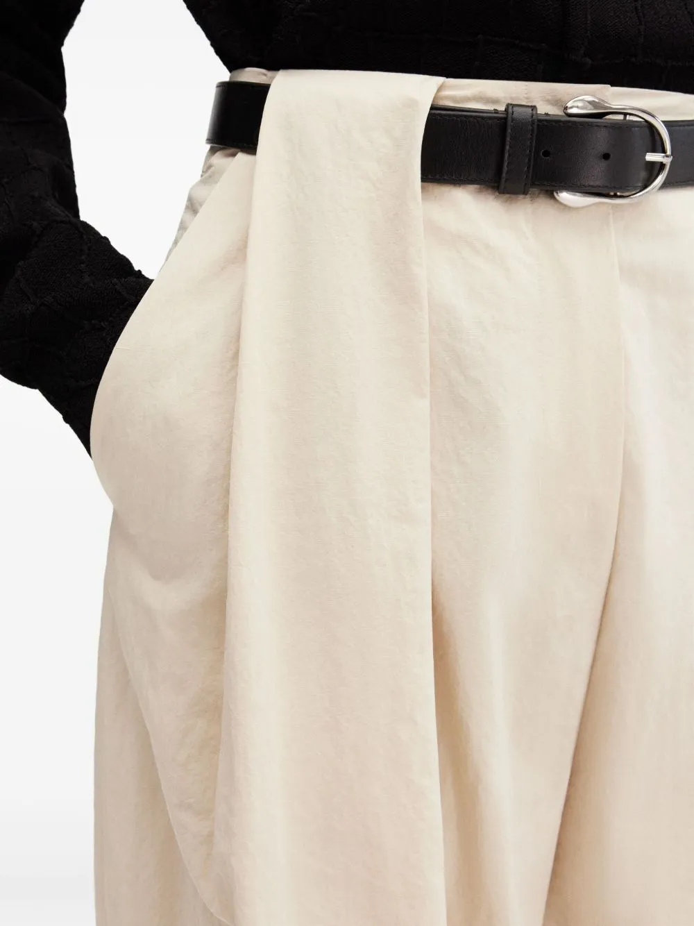The Melao Pleat Detailed Pants