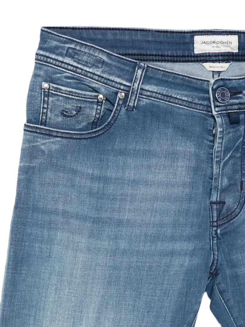 Buttoned Jeans