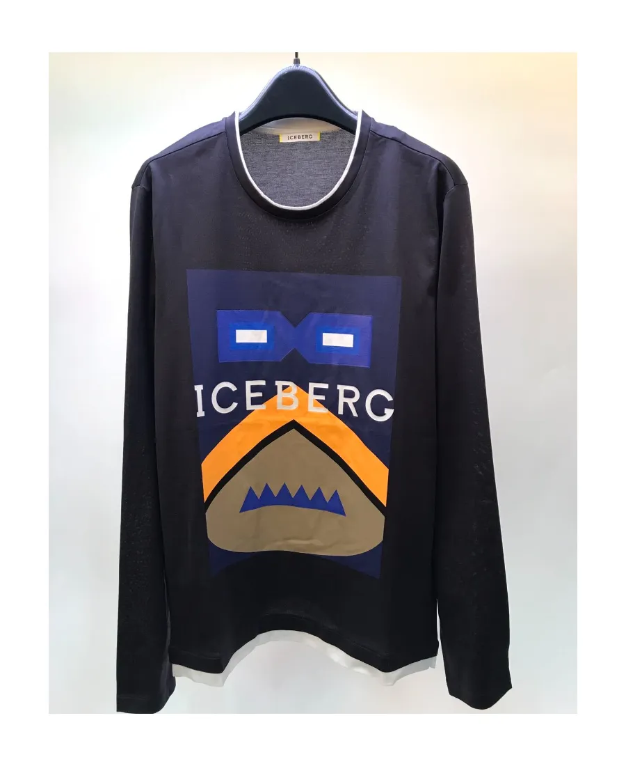 T-Shirt With Round Neck And Long Sleeves