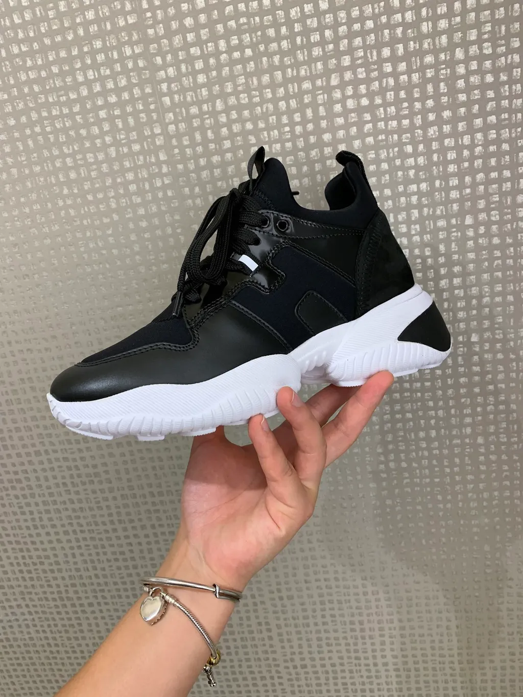 Interaction Low-Top Sneakers