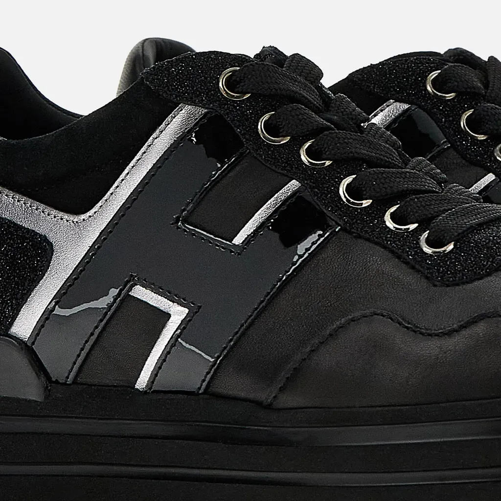 H483 Lace-Up Sneakers