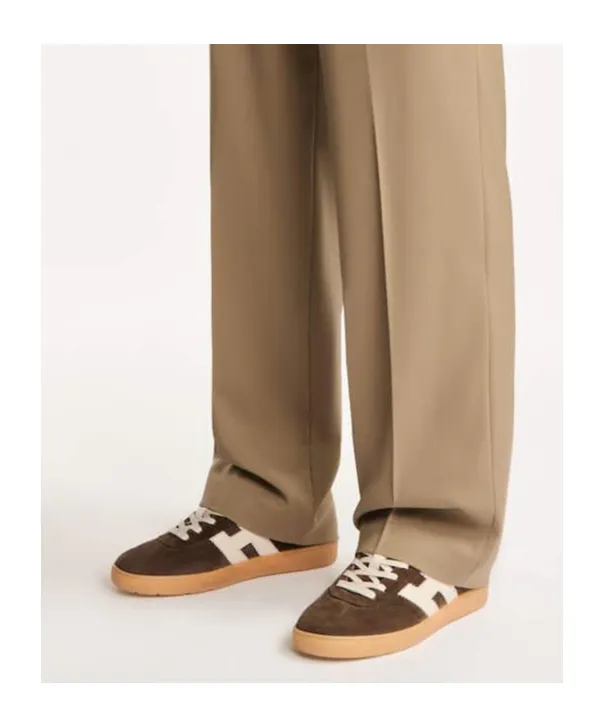 H647 Low-Top Sneakers