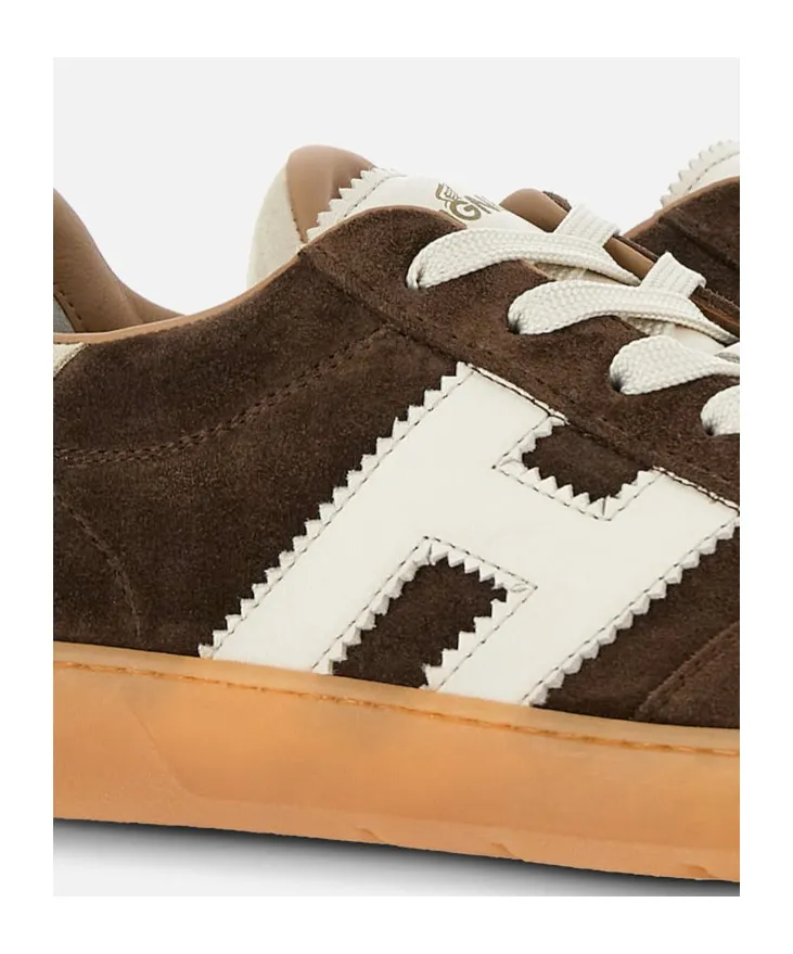 H647 Low-Top Sneakers