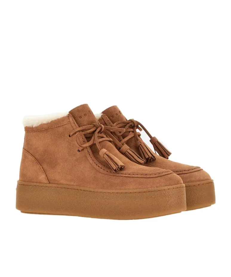 Lace-Up Round Toe Boots