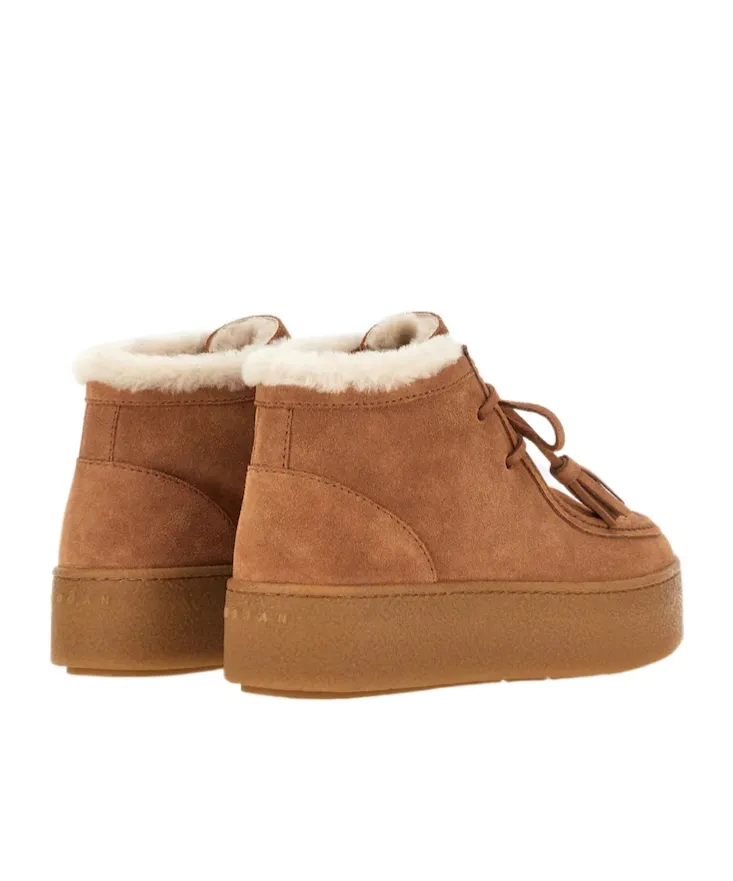 Lace-Up Round Toe Boots