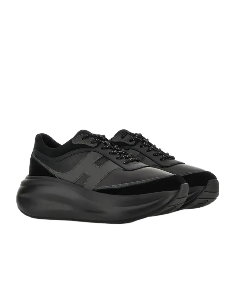 H696 Sneakers