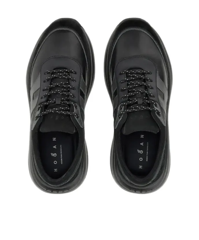 H696 Sneakers