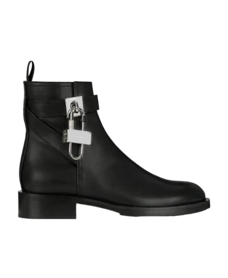 Padlock-Detail Boots