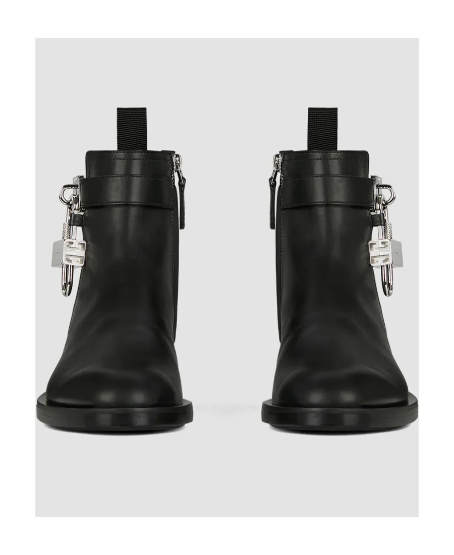 Padlock-Detail Boots