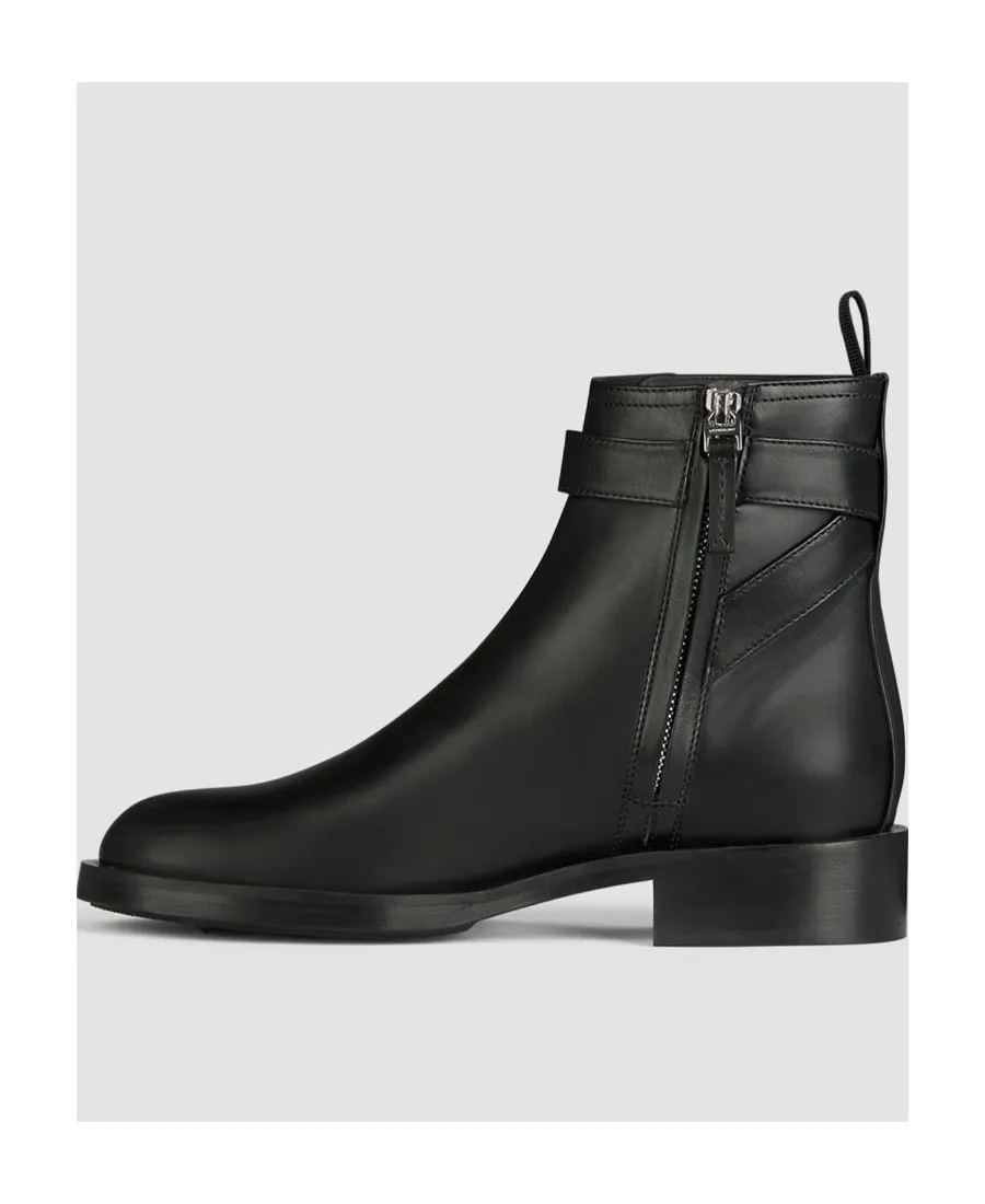 Padlock-Detail Boots