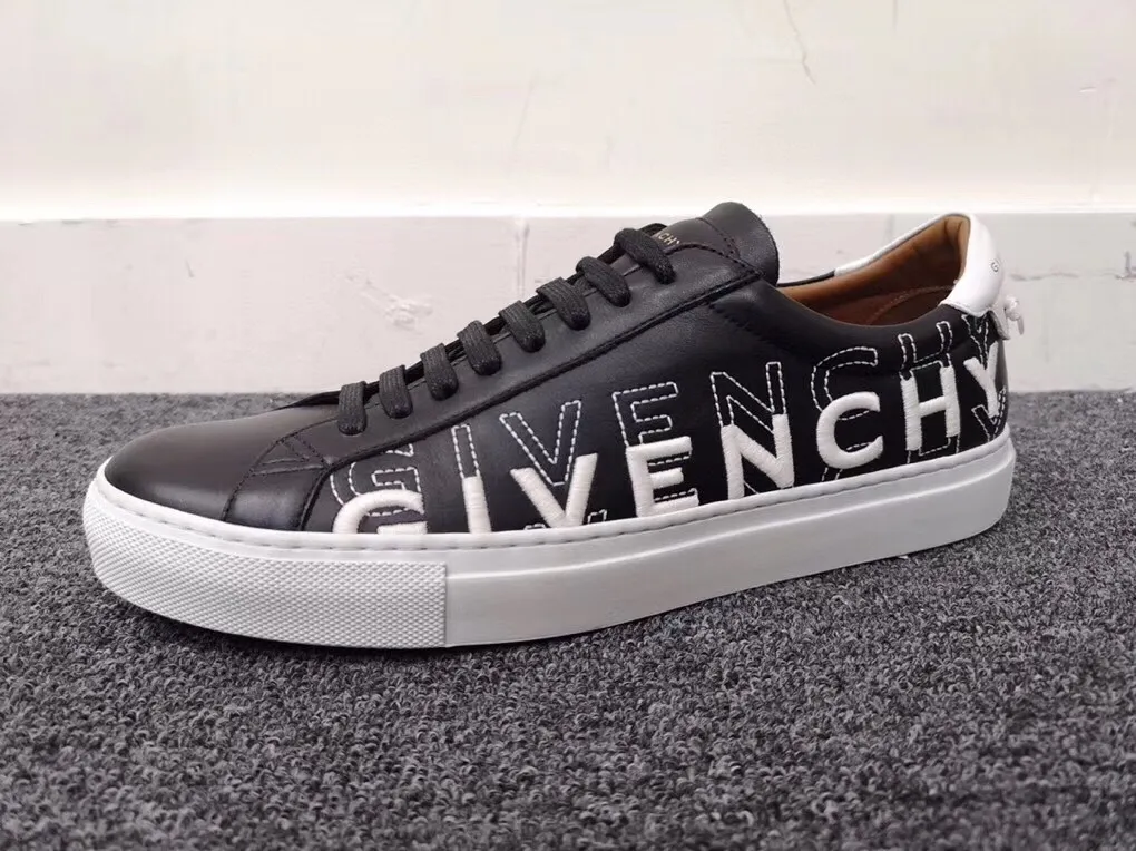 Embroidery Logo Low-Cut Casual Sneakers