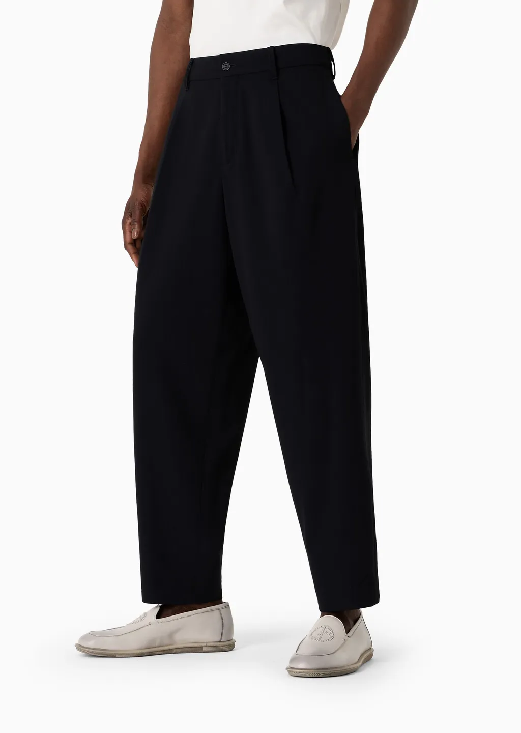 Single-Pleat Tapered Leg Trousers