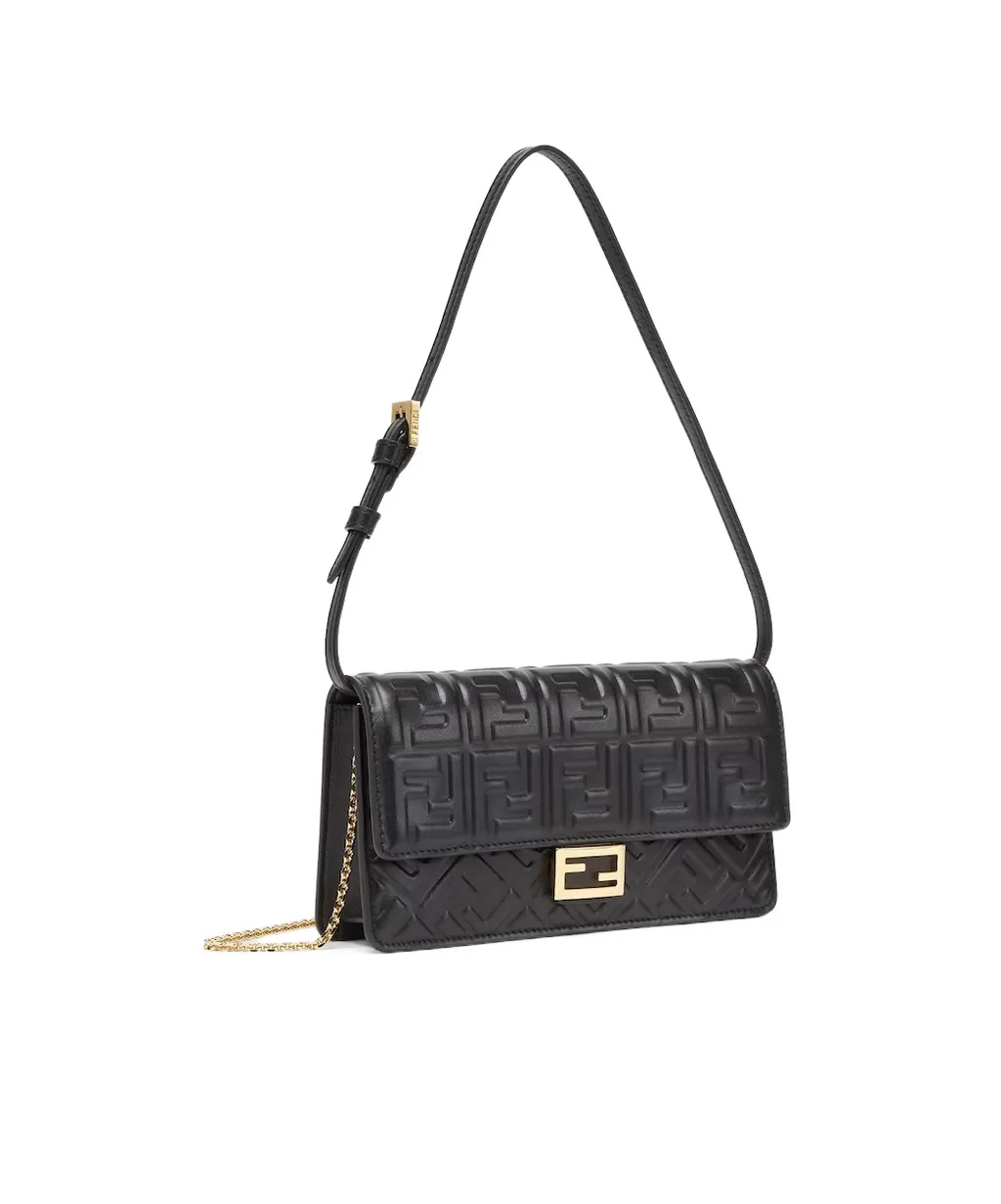 Baguette Logo Embossed Wallet On Chain