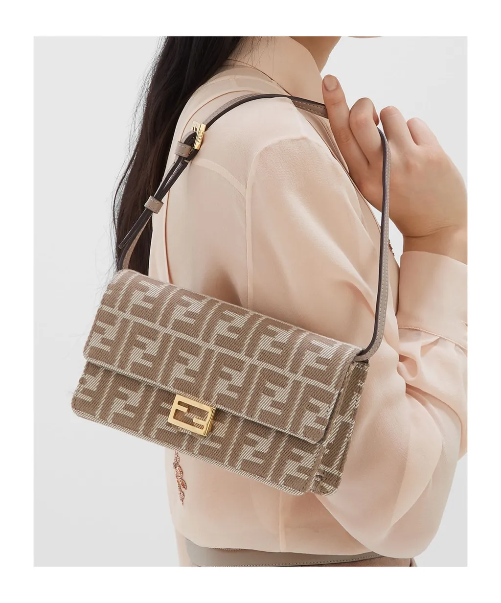 Wallet On Chain Baguette Bag