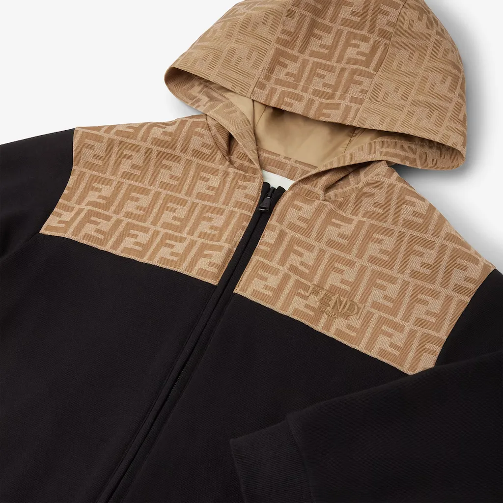 Long-Sleeved Zipped Hoodie