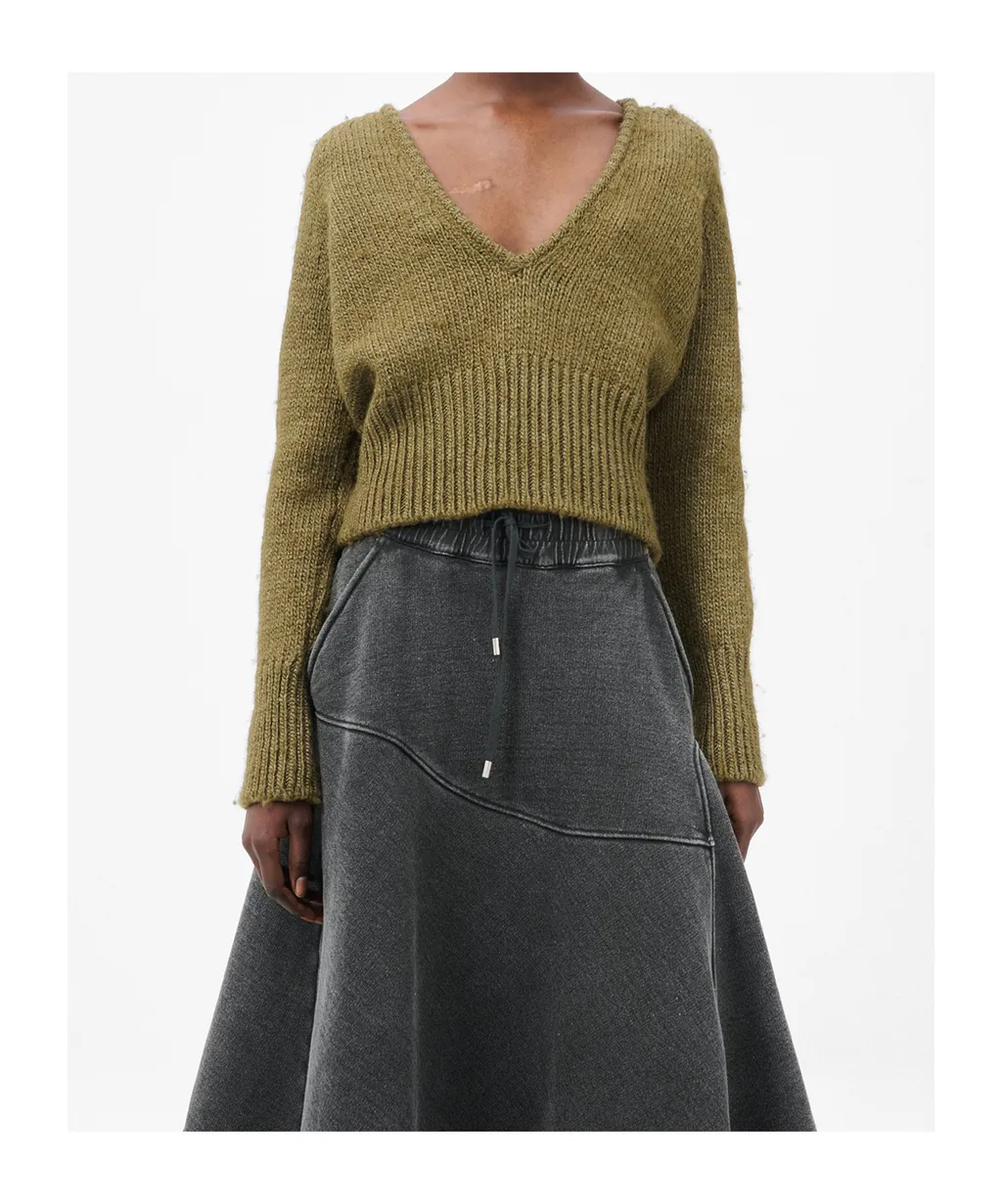 Sharp V-Neck Knitwear