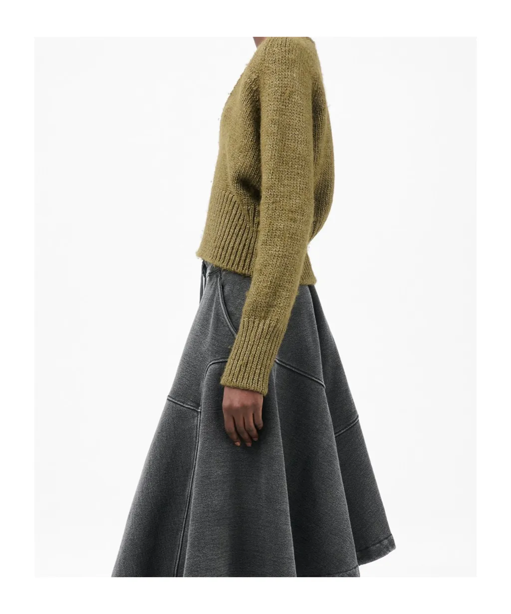 Sharp V-Neck Knitwear