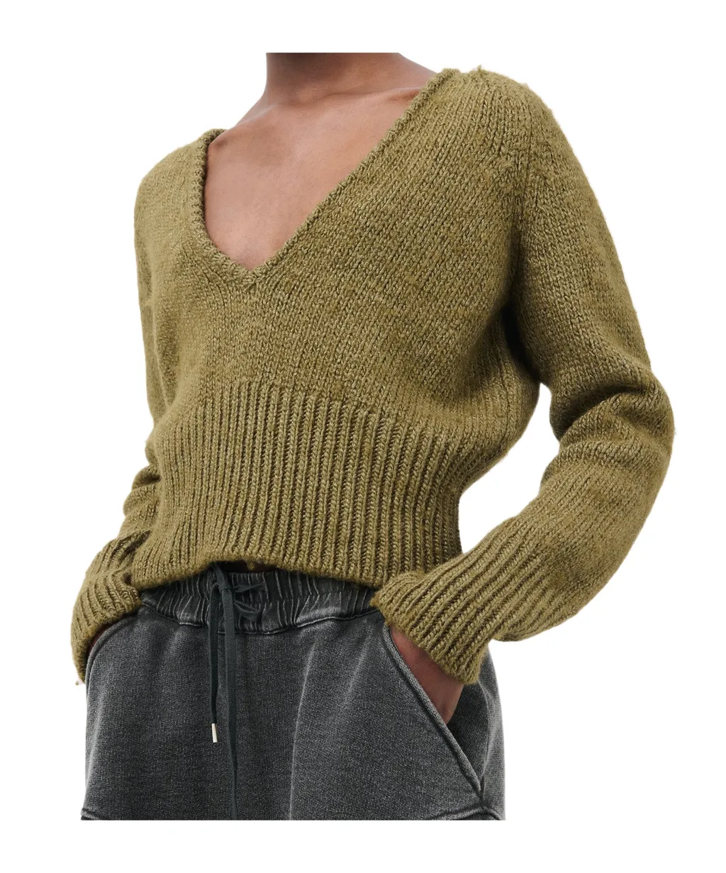 Sharp V-Neck Knitwear