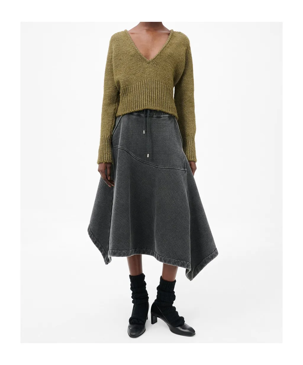 Sharp V-Neck Knitwear