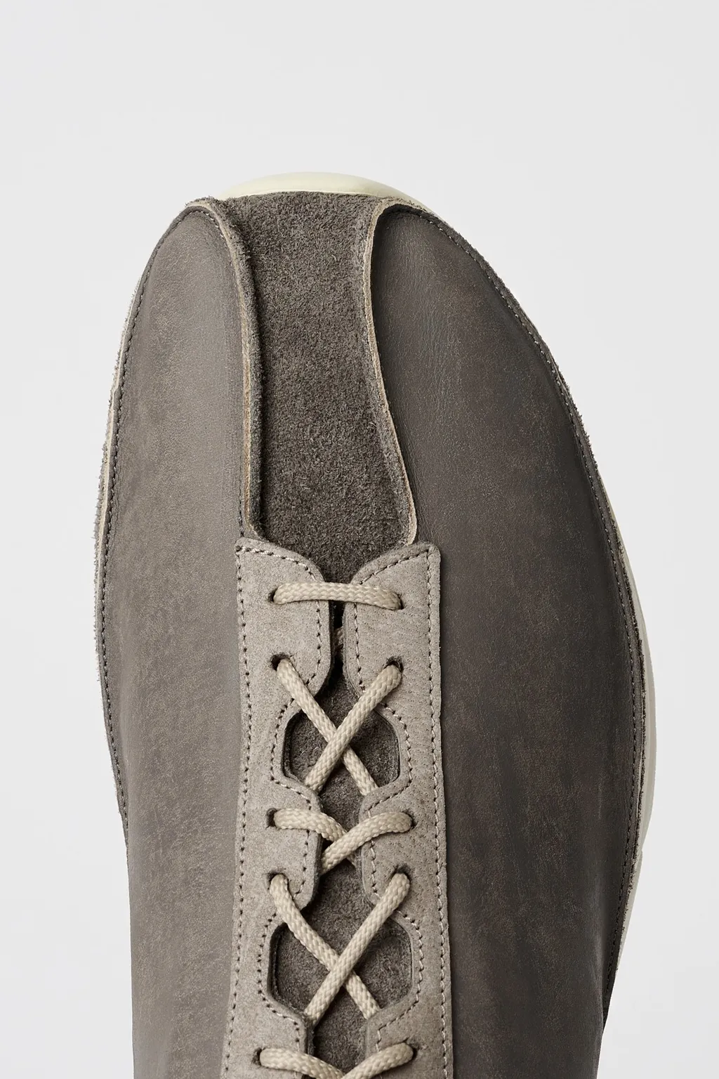 Klove Clawed Lace-Up Sneakers