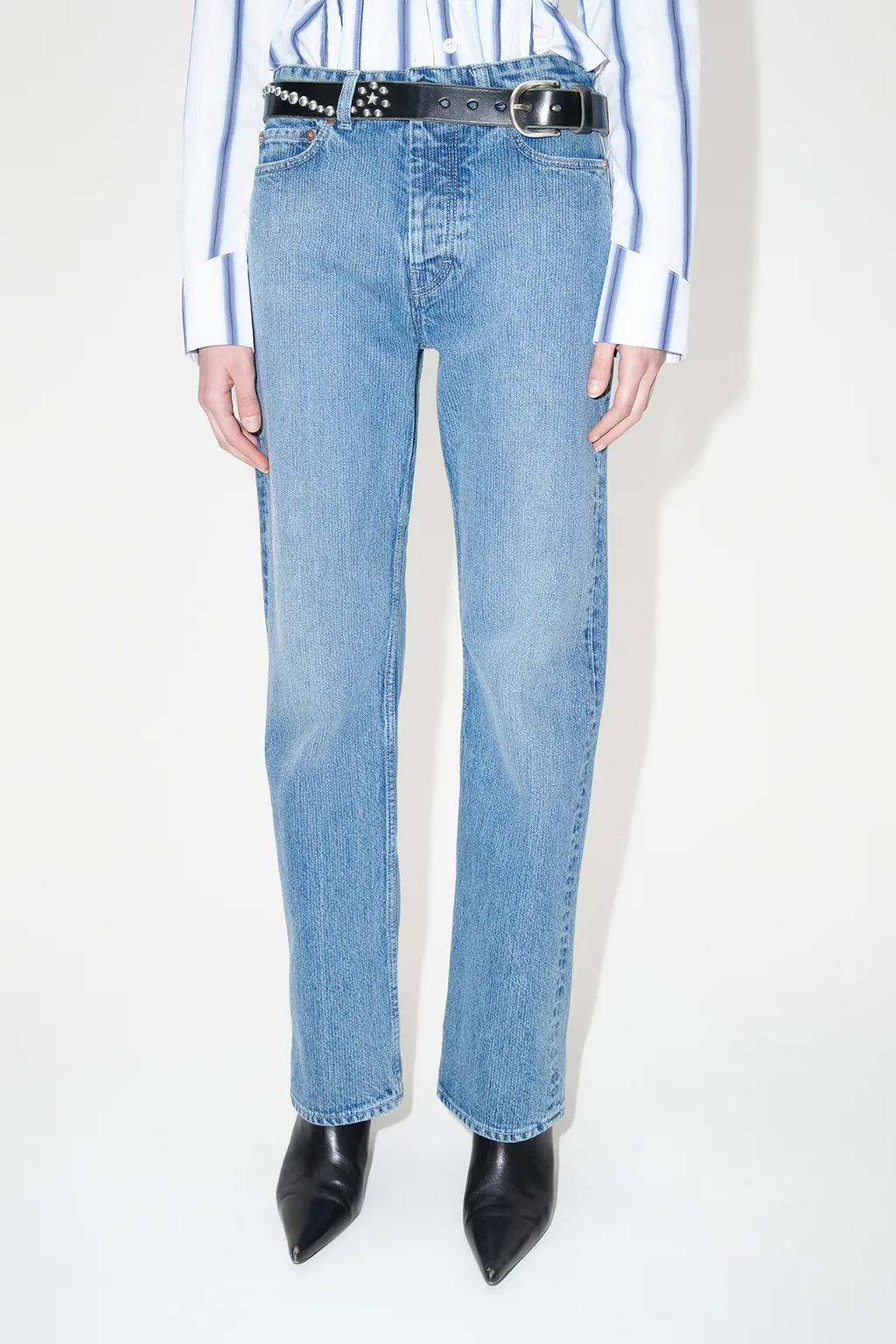 Linear Cut Straight-Leg Jeans
