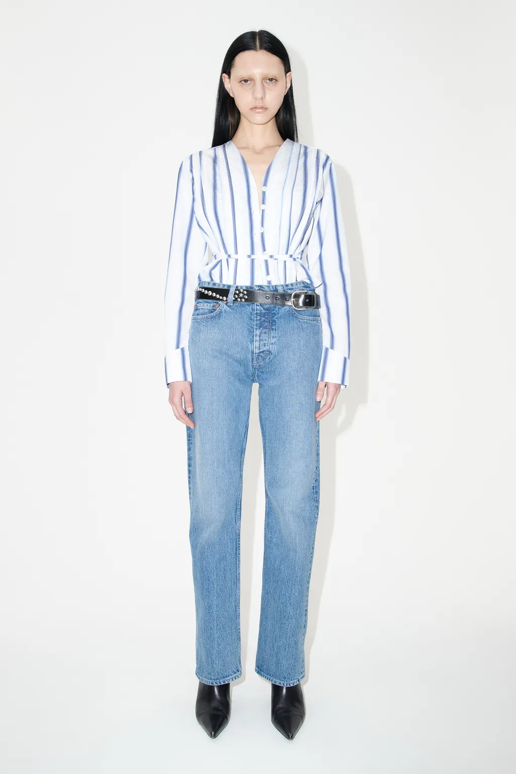Linear Cut Straight-Leg Jeans