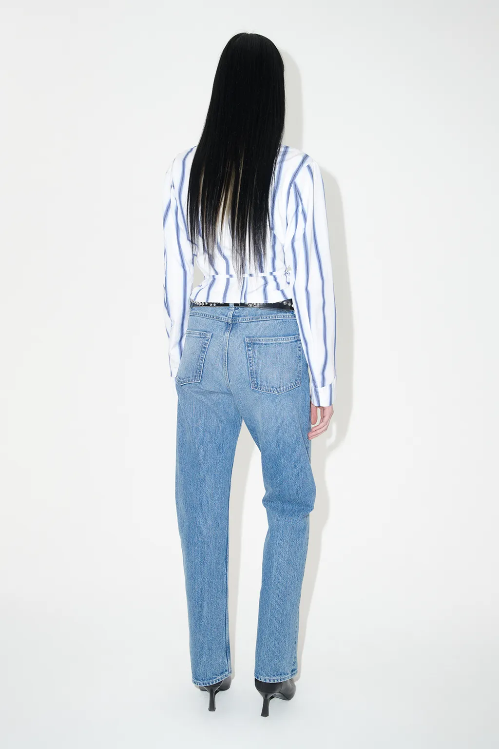 Linear Cut Straight-Leg Jeans