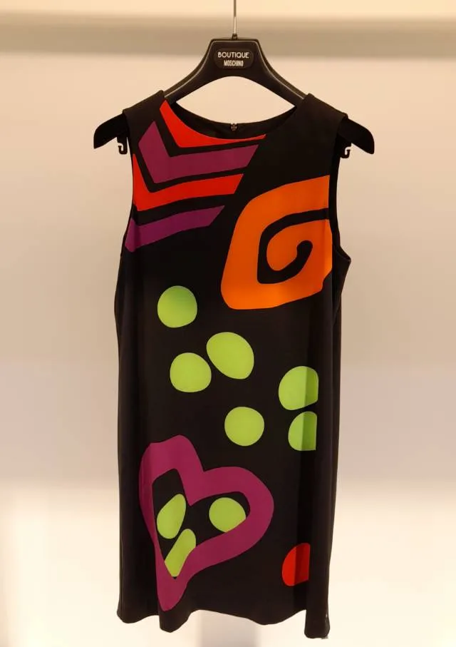 Round Collar Dress With Contrasting Color Pattern