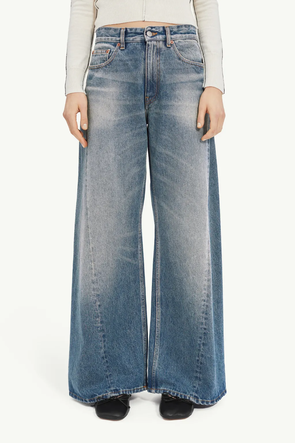 Low-Rise Wide-Leg Jeans