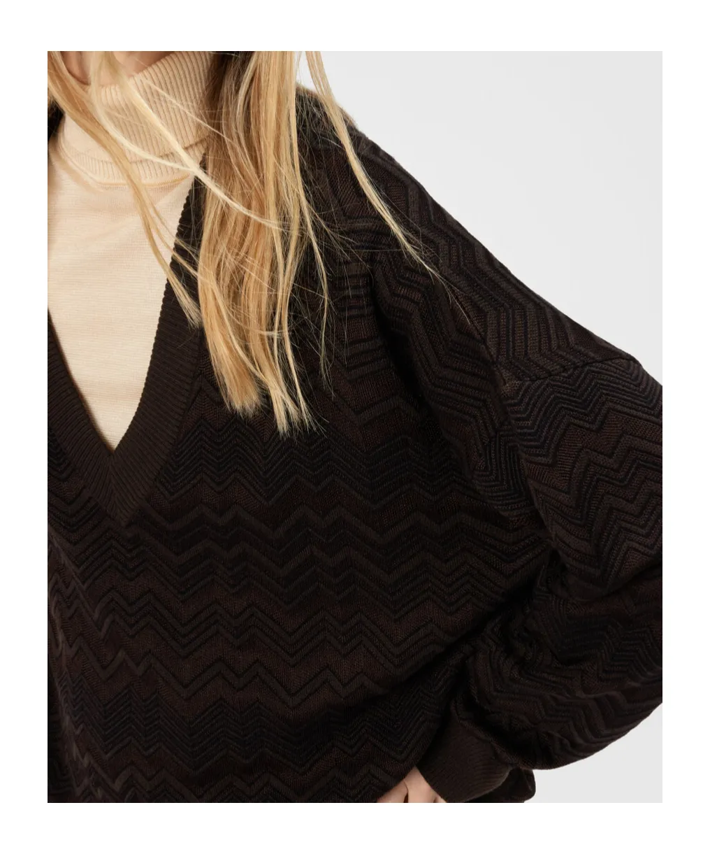 Chevron-Pattern V-Neck Jumper