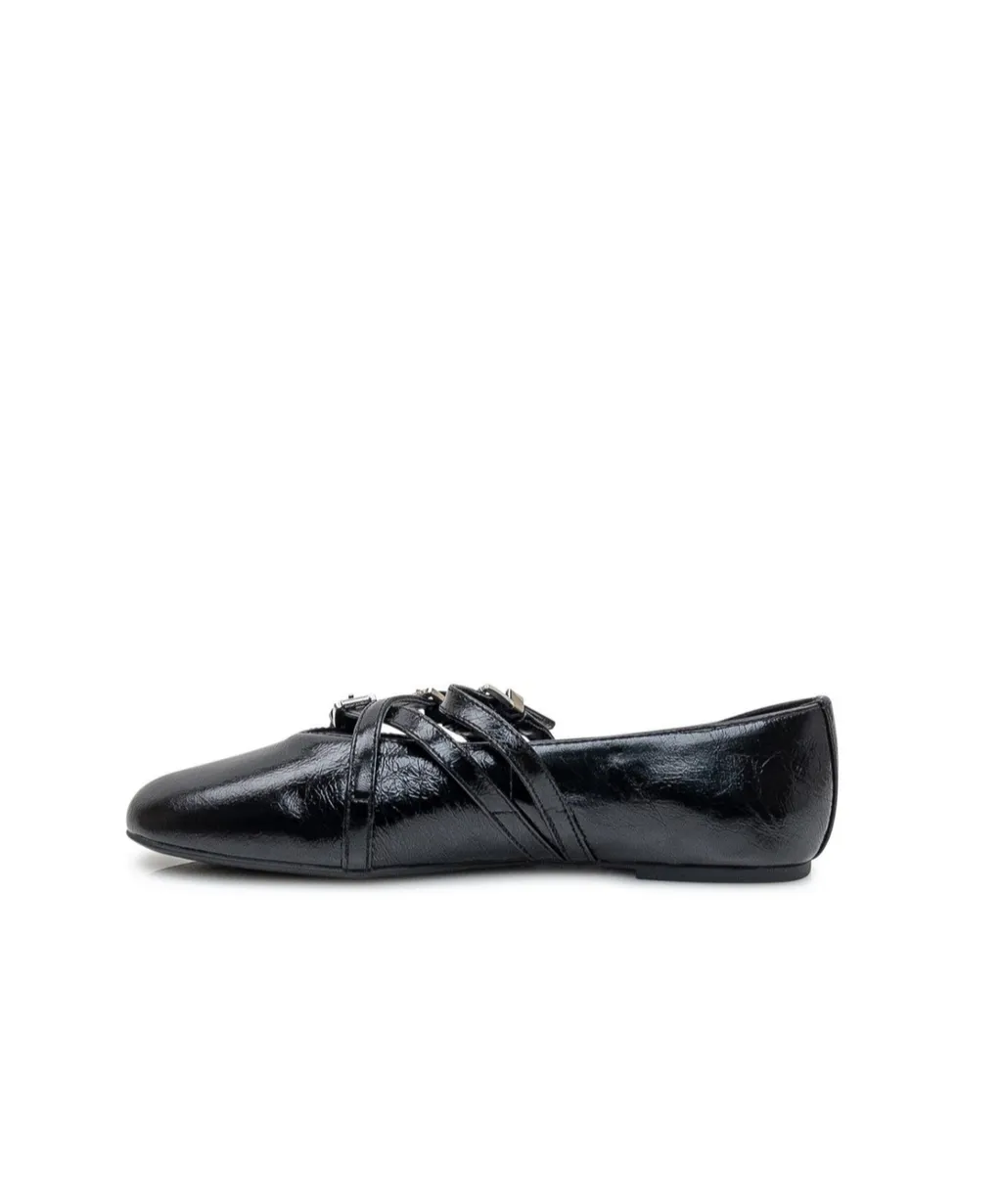 Buckle Detailed Slip-On Flat Shoes