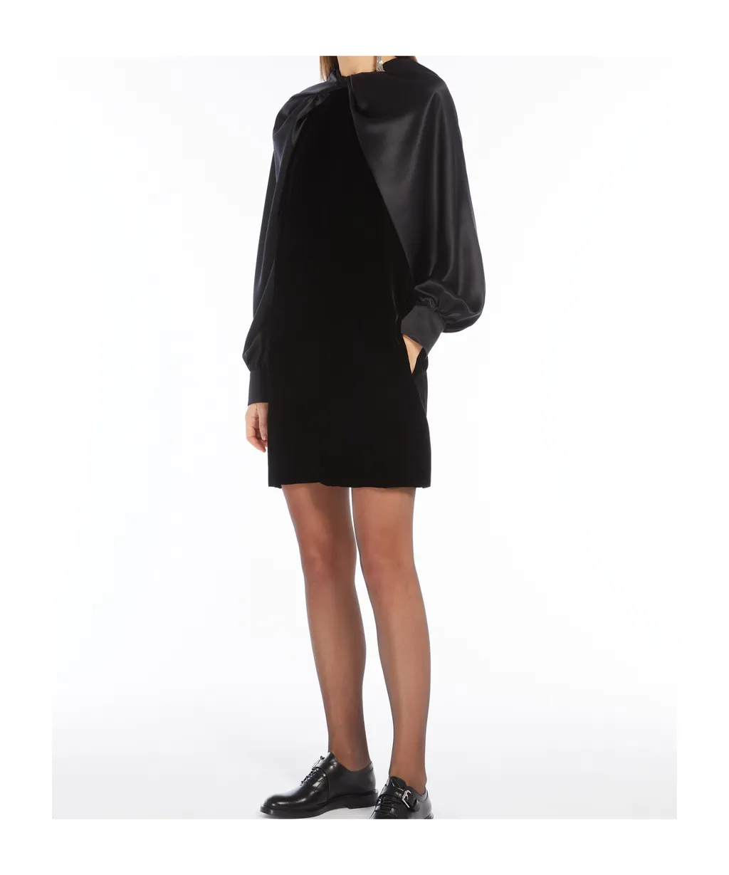 Twist Detailed Long-Sleeved Dress