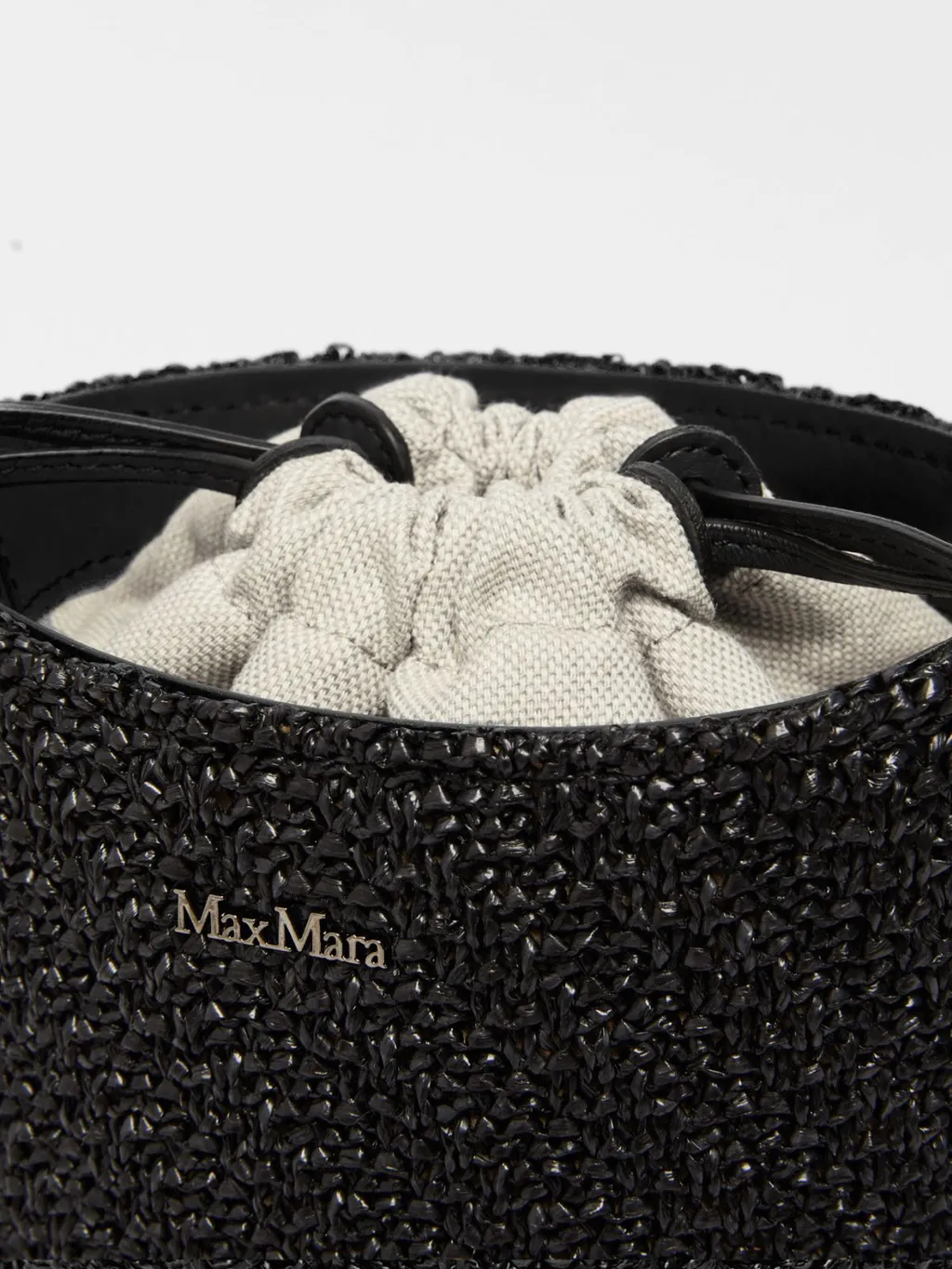 Crocheted Archetipo Bucket Bag