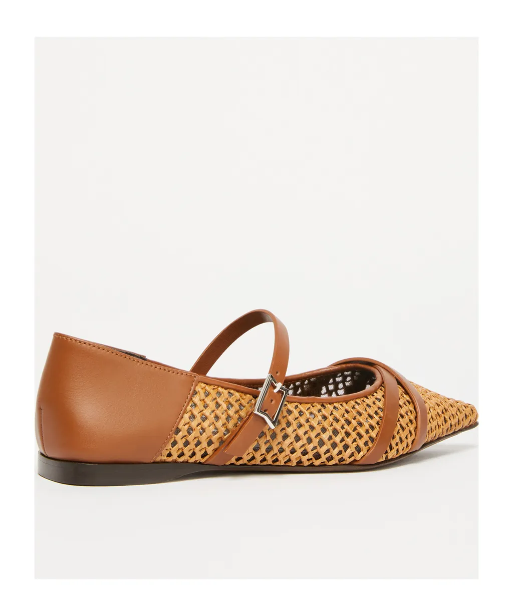 Buckle Detailed Pointed Toe Flat Shoes