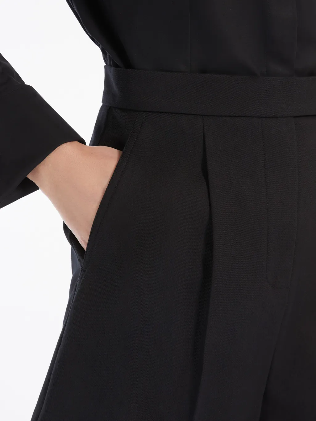 Amburgo Pleat Detailed Shorts
